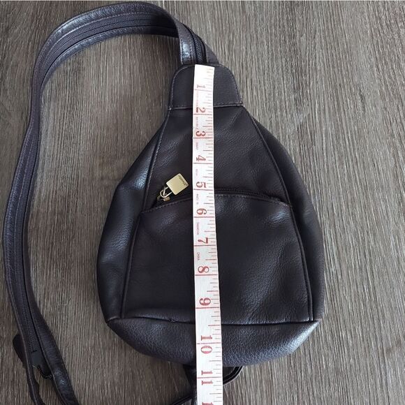 St. Johns Bay Vintage Brown Pebbled Leather Sling, Shoulder Backpack Bag - Picture 6 of 7